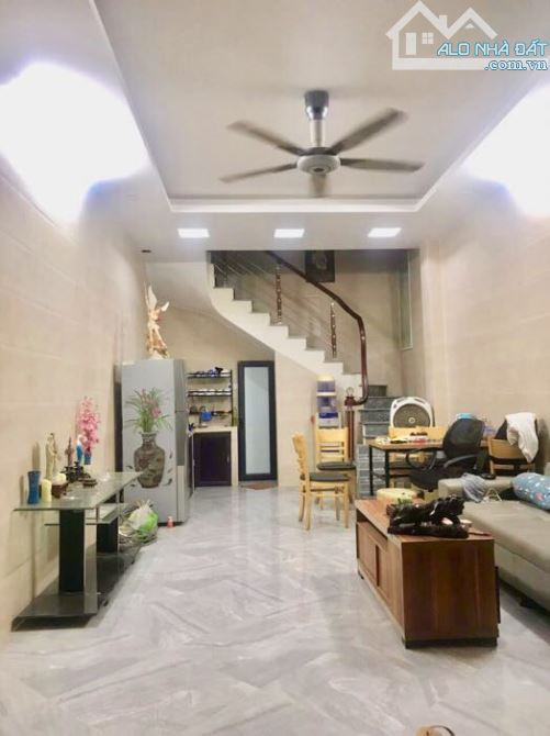 Bán nhà Tân Mai, 33m2 x 2,5 tầng, nhà đẹp ở ngay, trung tâm tiện ích.