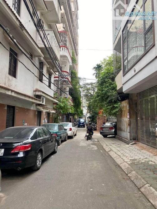 Bán nhà Đường Láng gần ĐH Ngoại thương, GTVT Dt 40m2 x4 tầng Mt 4m Giá 5,8 tỷ