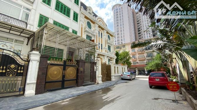 BÁN BIỆT THỰ PHỐ TRUNG KÍNH 95 TỶ 330m2 7T MT 30m  LÔ GÓC  VỈA HÈ KINH DOANH THANG MÁY Ô T