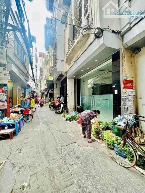Bán nhà Ngõ chợ Tân Mai Dt 30m2 x5 tầng Giá 4,1 tỷ Ô tô đỗ cửa