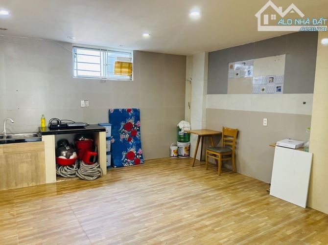 Cần bán 5 tầng, sát biển Mỹ Khê, ô tô ngày đêm, dòng tiền, 6 tỷ nhỉnh