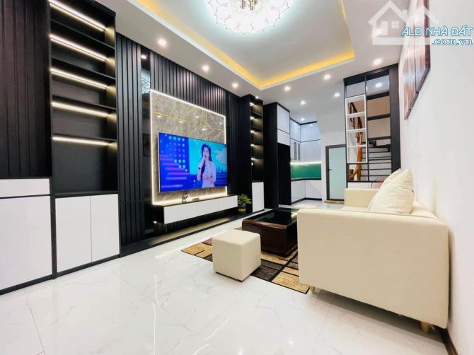 Bán nhà Đường Láng gần ĐH Ngoại thương, GTVT Dt 40m2 x4 tầng Mt 4m Giá 5,8 tỷ - 2