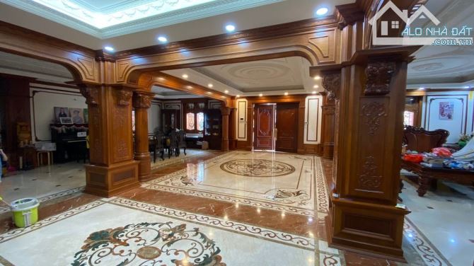 BÁN BIỆT THỰ PHỐ TRUNG KÍNH 95 TỶ 330m2 7T MT 30m  LÔ GÓC  VỈA HÈ KINH DOANH THANG MÁY Ô T - 3
