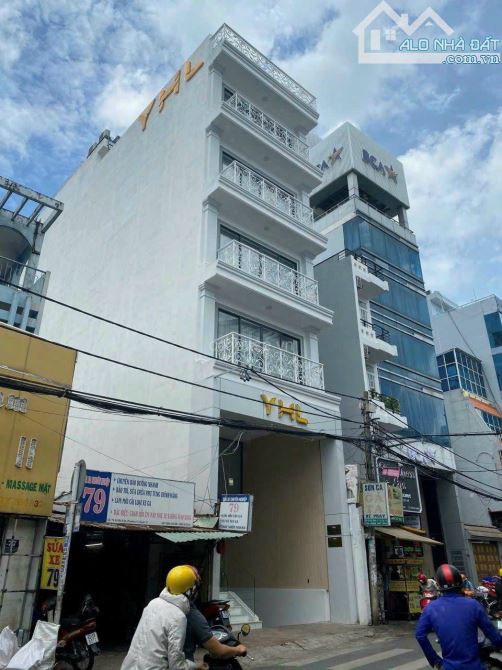 Bán khách sạn 2 MT 11 Nguyễn Cửu Vân, P. 17, BT - DT 8.2x15m 5 tầng TM 16PN - giá 33.5 tỷ