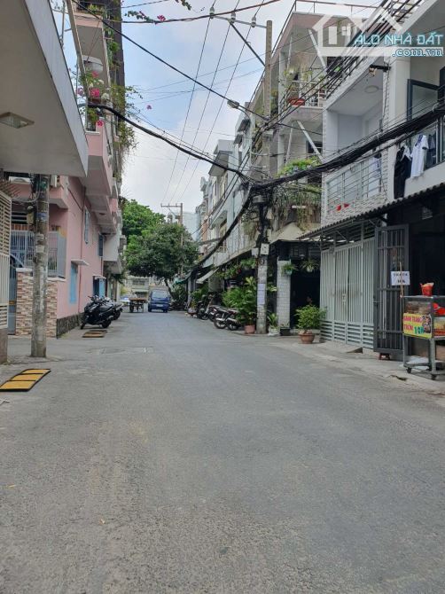 Hiếm! Hẻm xe hơi khu nội bộ K300, P.12, Tân Bình (5.3x14m) cấp 4, 12.9 tỷ