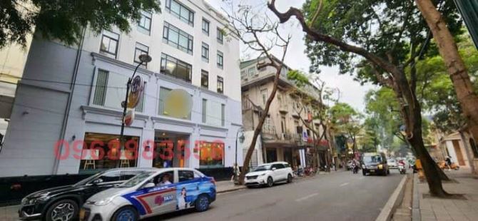 BÁN TOÀ NHÀ VP MẶT PHỐ TRÀNG THI - GẦN 2 TỶ/THÁNG - 330m2 x 8 Tầng - MT35m - Giá 235 Tỷ. - 1
