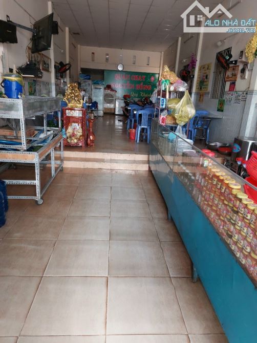 Nhà MT Nguyễn Thị Đặng sát bên Trường THPT Võ Trường Toản Q12, DT 5x25 giá 10.7 tỷ tl