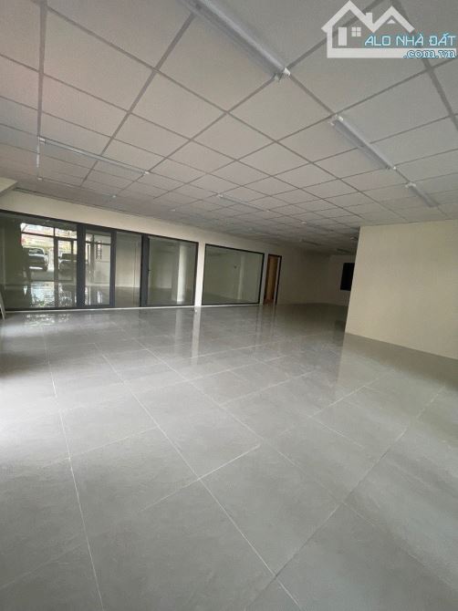 CHO THUÊ BIỆT THỰ 1.260 m² - MT Võ Thị Sáu, Quận 3 - 21m x 30m - 1 Trệt 1 Lầu–Nhà mới sửa. - 1