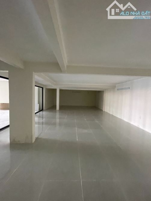 CHO THUÊ BIỆT THỰ 1.260 m² - MT Võ Thị Sáu, Quận 3 - 21m x 30m - 1 Trệt 1 Lầu–Nhà mới sửa. - 5