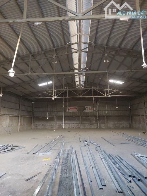 Cho thuê nhà xưởng 600m2 đường xe công 40 feet phường Thạnh Xuân