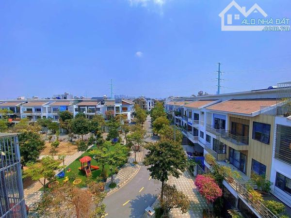 Bán nhà liền kề Foresa Villa Xuân Phương 90m  4 tầng giá 20 tỷ, 2 mặt tiền, view công viên - 1