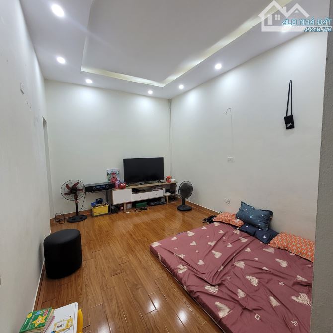 NHÀ 3 TẦNG LÔ GÓC- Ô TÔ VÀO NHÀ - KINH DOANH ĐỈNH - NGÕ THÔNG - Ở SƯỚNG - Q. ĐỐNG ĐA - 1