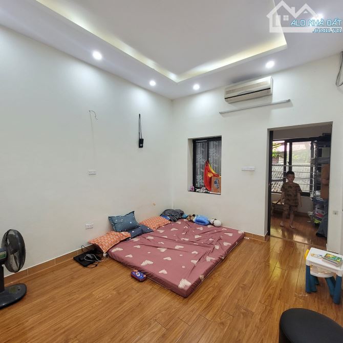 NHÀ 3 TẦNG LÔ GÓC- Ô TÔ VÀO NHÀ - KINH DOANH ĐỈNH - NGÕ THÔNG - Ở SƯỚNG - Q. ĐỐNG ĐA - 3