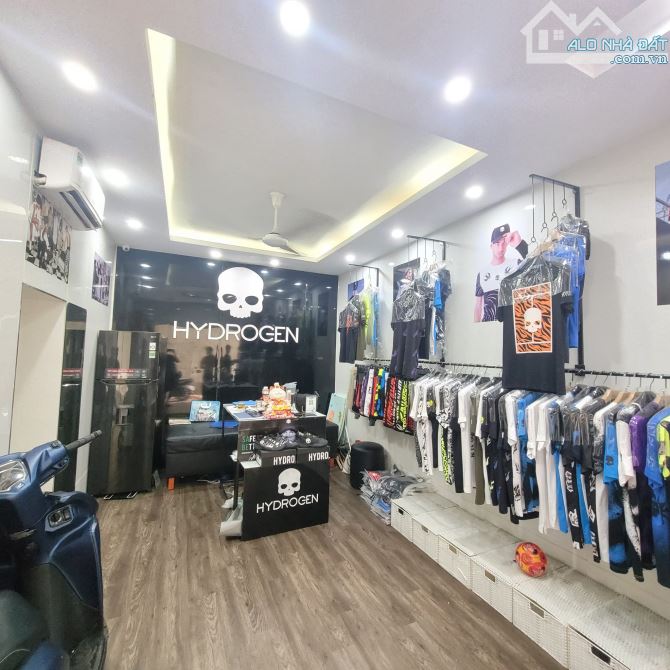 NHÀ 3 TẦNG LÔ GÓC- Ô TÔ VÀO NHÀ - KINH DOANH ĐỈNH - NGÕ THÔNG - Ở SƯỚNG - Q. ĐỐNG ĐA - 4