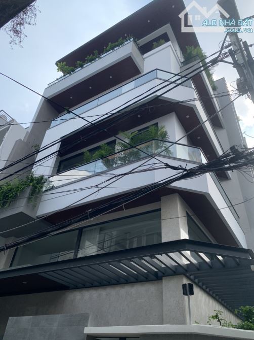 Cho thuê Góc 2 MT Nguyễn Thành Ý Quận 1, DT 8x16m nhà 6 tầng, có thang máy Giá 75 triệu
