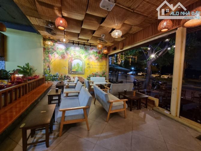 Mặt phố Hàng Điếu – 200m2 – Mặt tiền 6m – 170 tỷ .