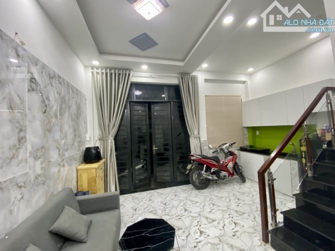 Nhà 2 lầu hẻm thông xe hơi đường Tân Chánh Hiệp 10 , SHR giá 2.35 tỷ - 3