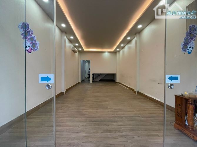 Cho thuê nhà 18Bis/9A Nguyễn Thị Minh Khai Q1. DTSD 260m2 nhà 4 tầng giá 30 triệu