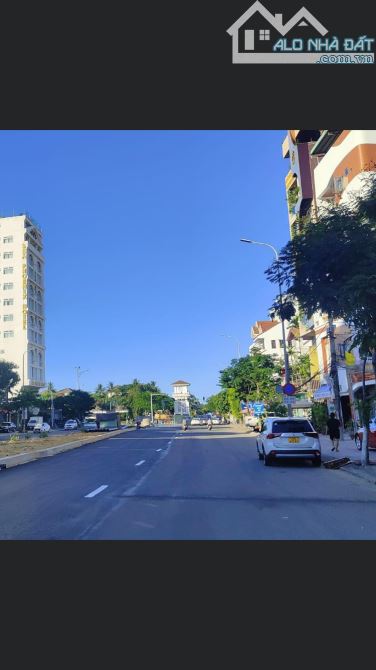 Bán gấp nhà đẹp 3 tầng vị trí siêu VIP đường Võ Nguyên Giáp- Ngũ Hành Sơn, đối diện khu Re - 4