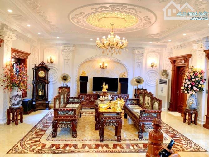Bán nhà biệt thự quận Bắc Từ Liêm, DT 180m2, MT 10m, giá 37.5 tỷ.