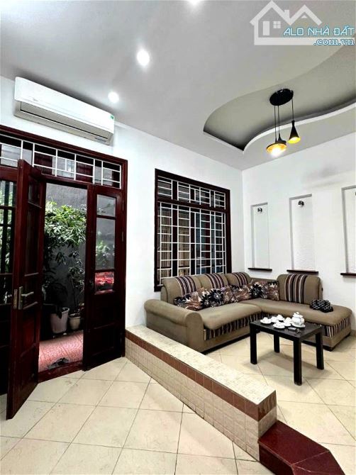 CHỦ CẦN BÁN NHÀ P , NGUYỄN NGỌC VŨ Q, CẦU GIẤY DT: 35M2 5T GIÁ: 6,5TỶ - 1