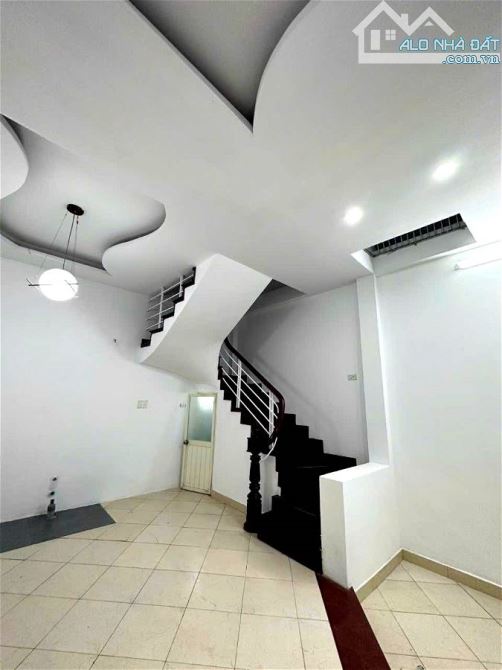 CHỦ CẦN BÁN NHÀ P , NGUYỄN NGỌC VŨ Q, CẦU GIẤY DT: 35M2 5T GIÁ: 6,5TỶ - 2