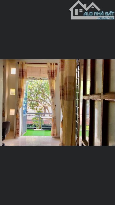 Bán gấp nhà 3 tầng- khu phố Tây sầm uất bậc nhất biển Mỹ Khê đườn