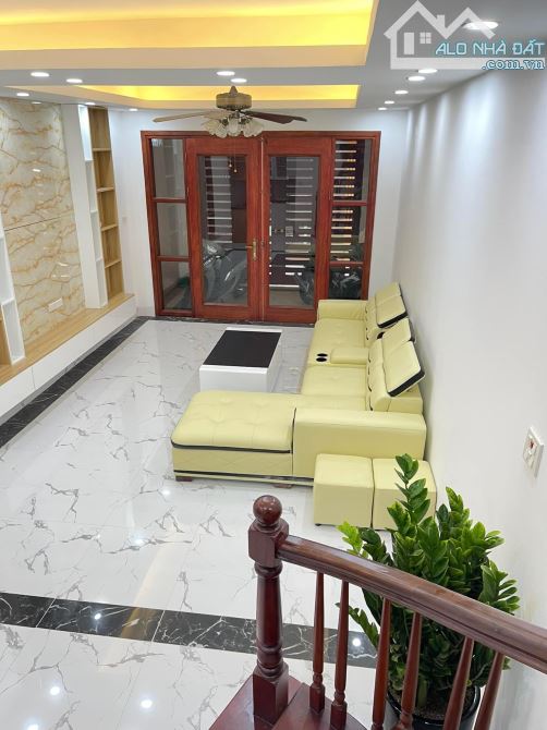 Bán nhà Võng Thị - Tây Hồ, DT 50m2, lô góc, ba gác tránh, gần Hồ Tây, giá 9.3 tỷ. - 1