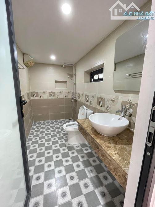 Bán nhà Võng Thị - Tây Hồ, DT 50m2, lô góc, ba gác tránh, gần Hồ Tây, giá 9.3 tỷ. - 2