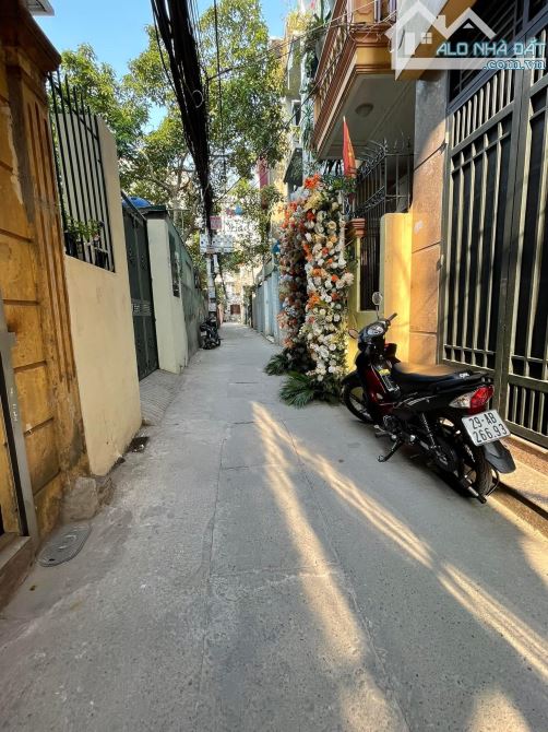 Bán nhà Võng Thị - Tây Hồ, DT 50m2, lô góc, ba gác tránh, gần Hồ Tây, giá 9.3 tỷ. - 4