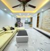 Bán nhà Võng Thị - Tây Hồ, DT 50m2, lô góc, ba gác tránh, gần Hồ Tây, giá 9.3 tỷ.