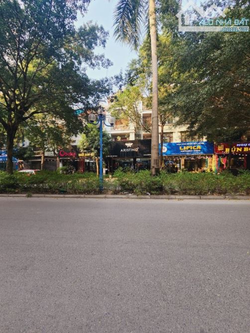 Tôi Cần Bán Gấp Nhà Mặt Phố Đường Đôi Trục Chính Xa La Hà Đông 120m2 5Tầng Mt 7.5m KD Đỉnh