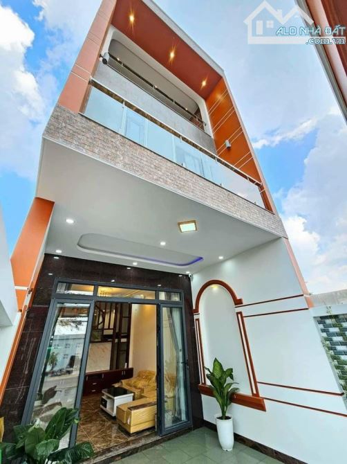 Bán nhà 1 trệt 2 lầu 4 phòng ngủ tại Hố Nai- Biên Hòa-Đồng Nai