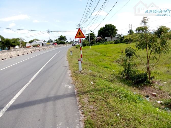 Bán 100m ngang mặt tiền QL1A gần sân bay Phan Thiết 10km. cao tốc 2km. Tổng 9ha giá 11 tỷ