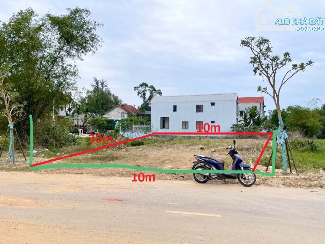 Bán đất 300m2 mặt tiền Hoàng Hữu Thường, đối diện KQH Quang Trung, Thủy Châu, Hương Thủy