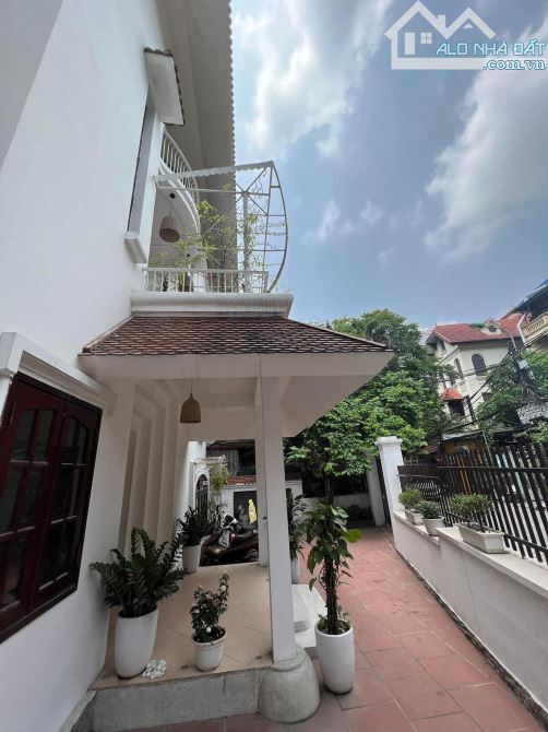 Bán Gấp Biệt Thự Mặt Phố Tô Ngọc Vân, MT Khủng, Xây Khách Sạn. DT 171m2 x 4T, MT 14,5m.