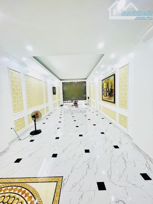 Bán Nhà MP Ngã Tư Minh Khai Đại La 53M2 7T Thang Máy KD Sầm Uất Ngày Đêm Giá 25.5 Tỷ - 1