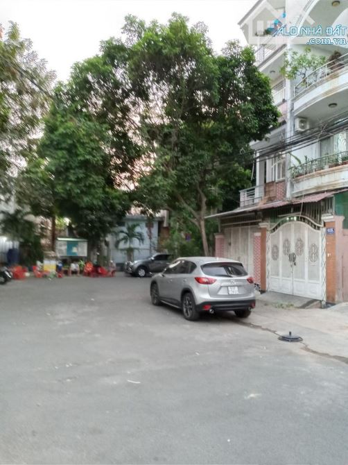 Ngộp ngân hàng bán xã lỗ căn góc nguyễn kiệm p3, cn 650m2 giá chỉ 47 tỷ, đường xe hơi