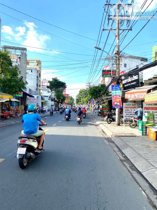 Mặt tiền Nguyễn Văn Quá. DT: 7.6x32m giá: 16.5 tỷ