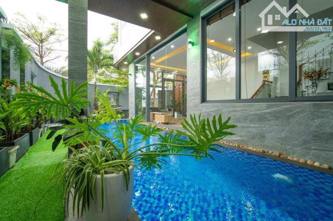 Cần bán gấp căn Villa 4 tầng 2 mặt tiền tuyệt đẹp ngay bãi tắm Resort Sandy Beach- Ngũ Hàn