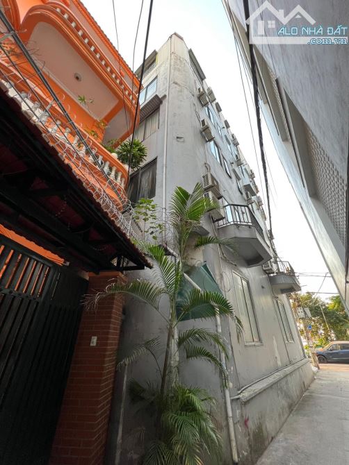 Bán Gấp Mặt Phố Quảng Khánh Mặt tiền Khủng, Lô góc. View Hồ Tây. DT 123m2 x 5T. MT 9m - 5