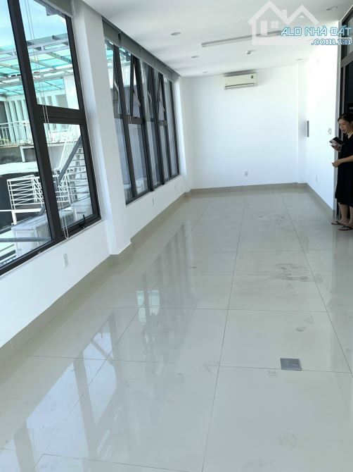 Cho Thuê toà 7 tầng - 22 Phòng làm việc - Bãi đỗ xe rộng - MT Đường Nguyễn Tri Phương - 2