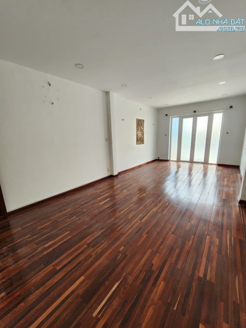 Cho thuê nhà 243 Tô Hiến Thành, P13, Q10. DT: 4x18m, 4 lầu, 6PN, 6WC - 4