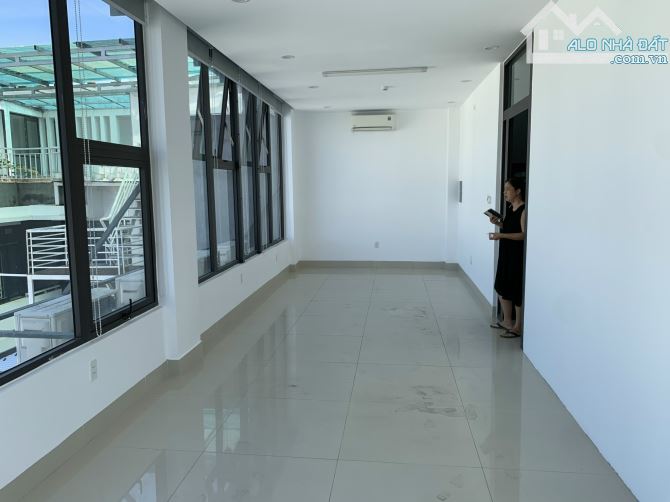 Cho Thuê toà 7 tầng - 22 Phòng làm việc - Bãi đỗ xe rộng - MT Đường Nguyễn Tri Phương - 4