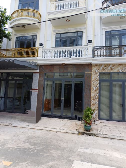 NHÀ ĐẸP GẦN GO DĨ AN – 90M2- 1 TRỆT- 2 LẦU- 4PN- CHỈ 4 TỶ 4