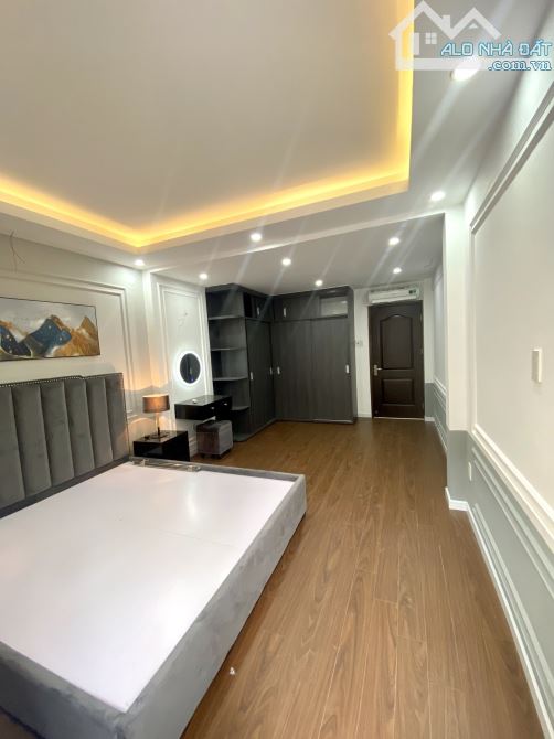Vỡ nợ cần bán gấp nhà hẻm xe hơi Thành Thái, P.14, Q.10, DT: 4.2x11m, 5 tầng, chỉ 10 tỷ