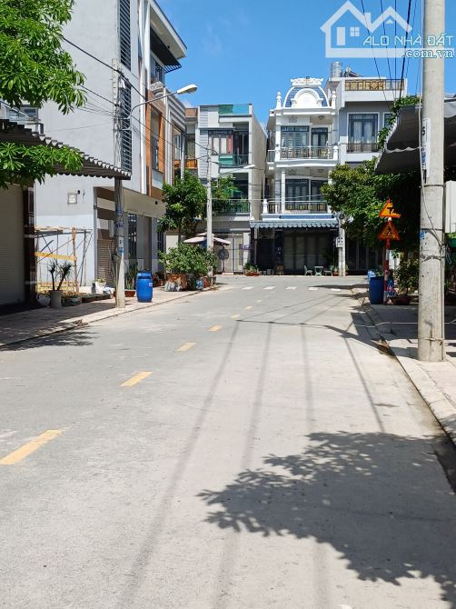 NHÀ ĐẸP GẦN GO DĨ AN – 90M2- 1 TRỆT- 2 LẦU- 4PN- CHỈ 4 TỶ 4 - 1