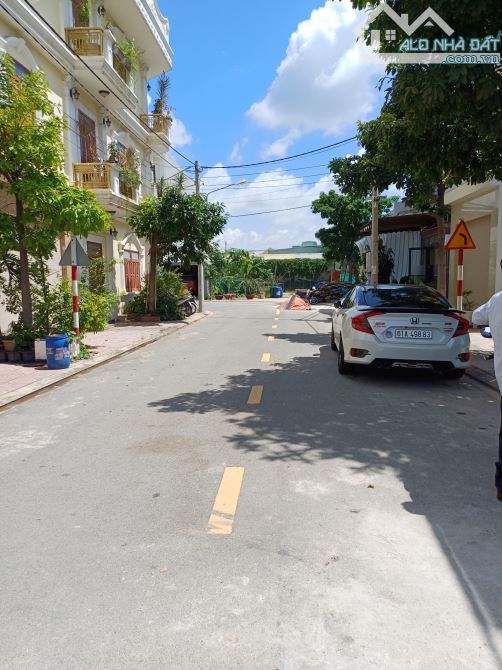 NHÀ ĐẸP GẦN GO DĨ AN – 90M2- 1 TRỆT- 2 LẦU- 4PN- CHỈ 4 TỶ 4 - 3