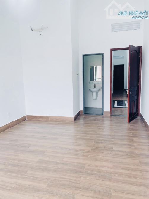 Ô TÔ VÀO NHÀ - 4 TẦNG CỰC ĐẸP - DIỆN TÍCH RỘNG - LÂM VĂN BỀN Q7 -100m2 giá Nhỉnh 11 tỷ - 4