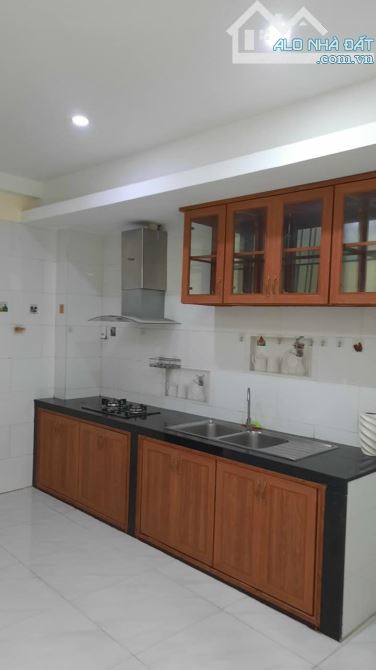 HẺM XE HƠI SÁT MẶT TIỀN TRẦN QUANG DIỆU,QUẬN 3,NGANG 5MKINHDOANHĐỈNH,3 TẦNG 68M2,NHỈNH 8Ty - 5